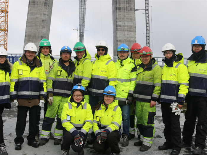 中国驻挪威大使馆王民大使一行 莅临四川路桥挪威哈罗格兰德大桥项目检查指导工作