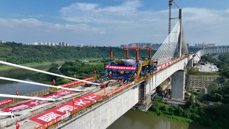 项目动态 | 隆黄铁路隆叙段扩能改造工程泸州沱江铁路特大桥顺利合龙