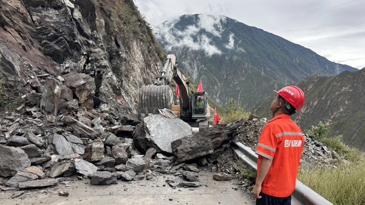 二分公司川汶高速TJ16标开展汛后抢险救援 二分公司川汶高速TJ16标开展汛后抢险救援